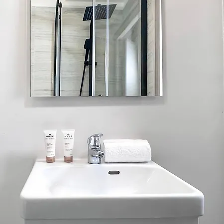 Peaceful Near Porte De Versailles Apartment *