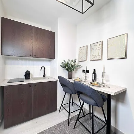 Peaceful Near Porte De Versailles